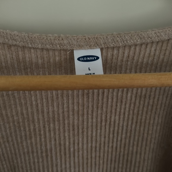 Old navy ribbed vneck top - Picture 2 of 3